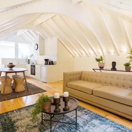 1892 - Anjo Apartment *